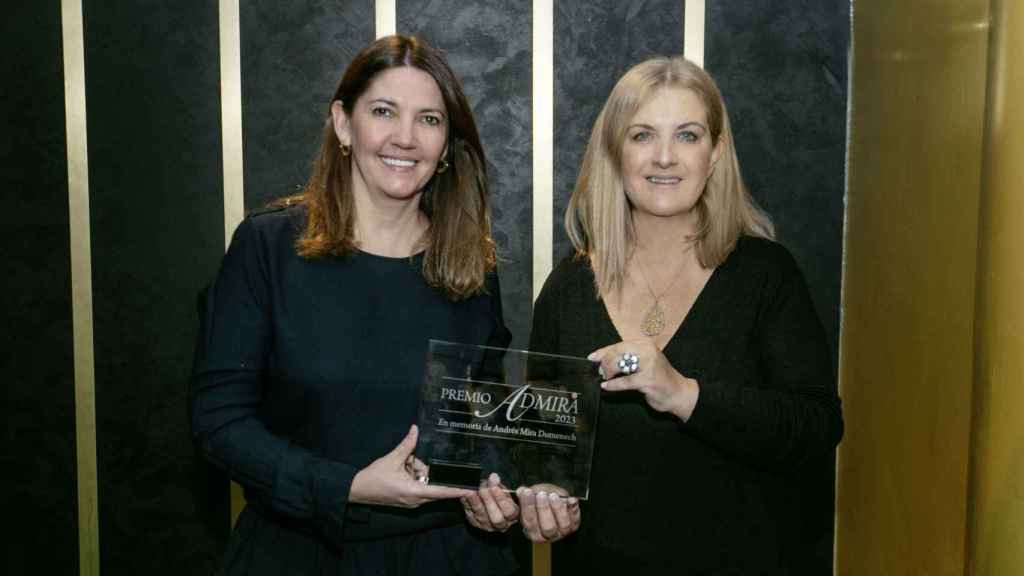 Blanca Sorigué, directora general del CZFB (izquierda) junto a Virginia López, directora general de Cruises News Media Group