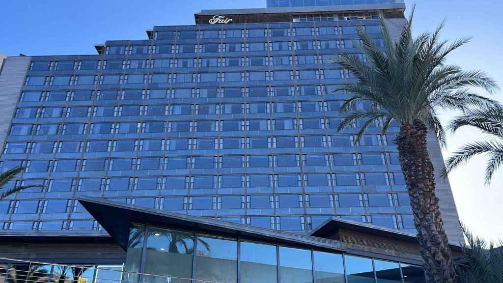 El Melià Torre Melina, retirando el cartel de Fairmont hoy