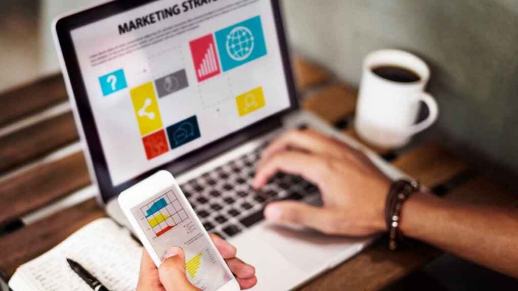 Consulta en línea de una estrategia de marketing