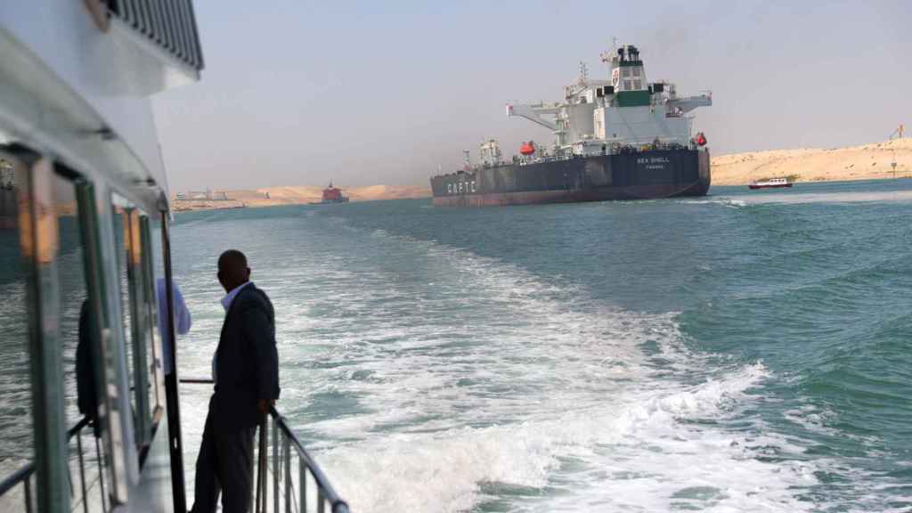 Embarcaciones en el canal de Suez