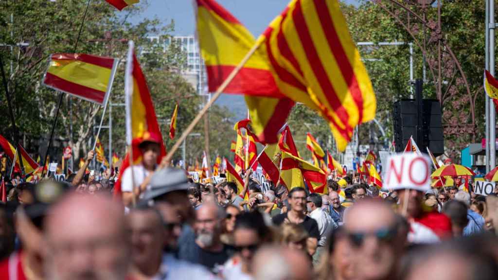 Decenas de personas protestan durante una manifestación de SCC contra la amnistía, a 8 de octubre de 2023