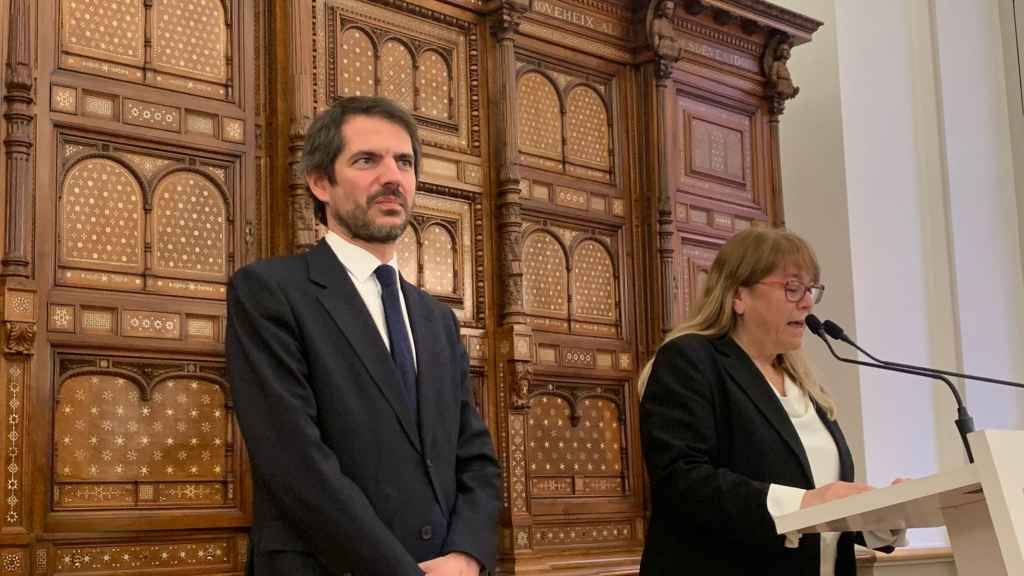 El ministro de Cultura, Ernest Urtasun, junto a la 'consellera' de la Generalitat Natàlia Garriga