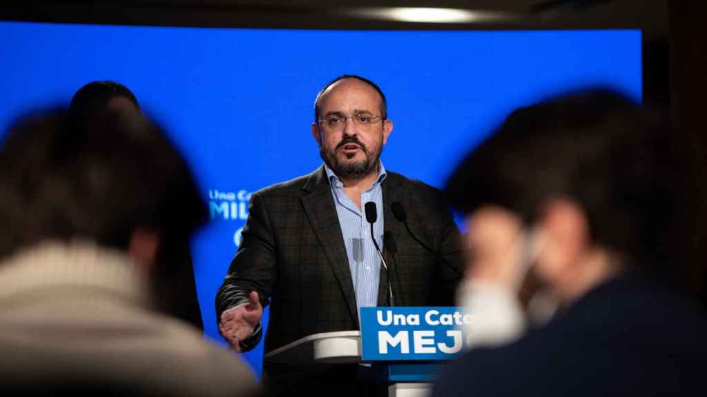 El presidente del PPC, Alejandro Fernández, en una rueda de prensa