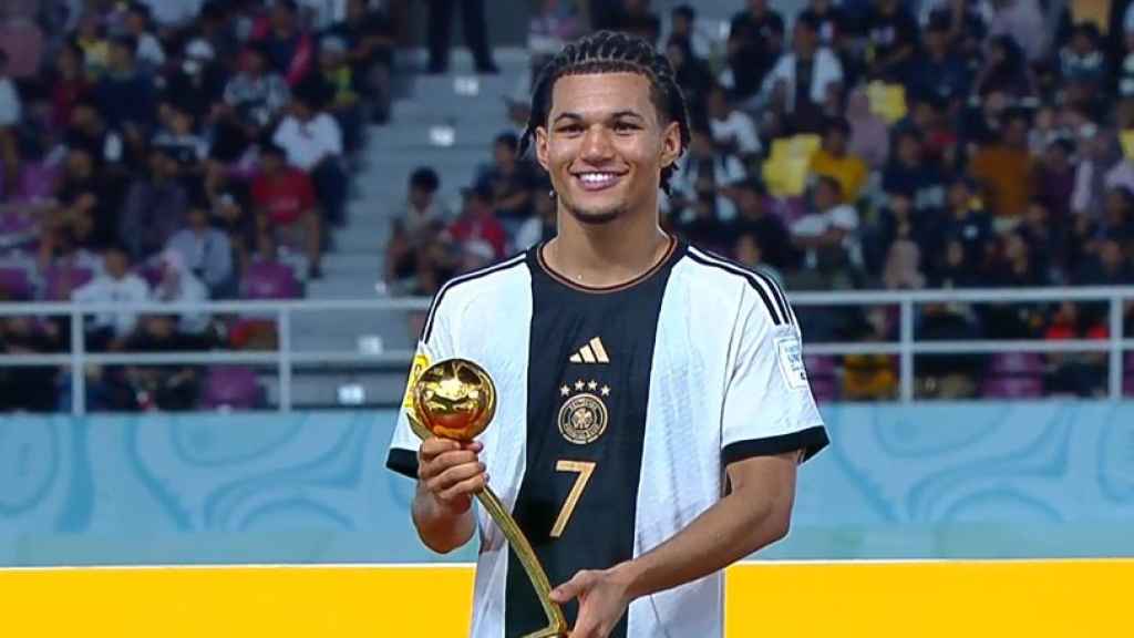 Paris Brunner recibe el Balón de Oro del Mundial sub-17