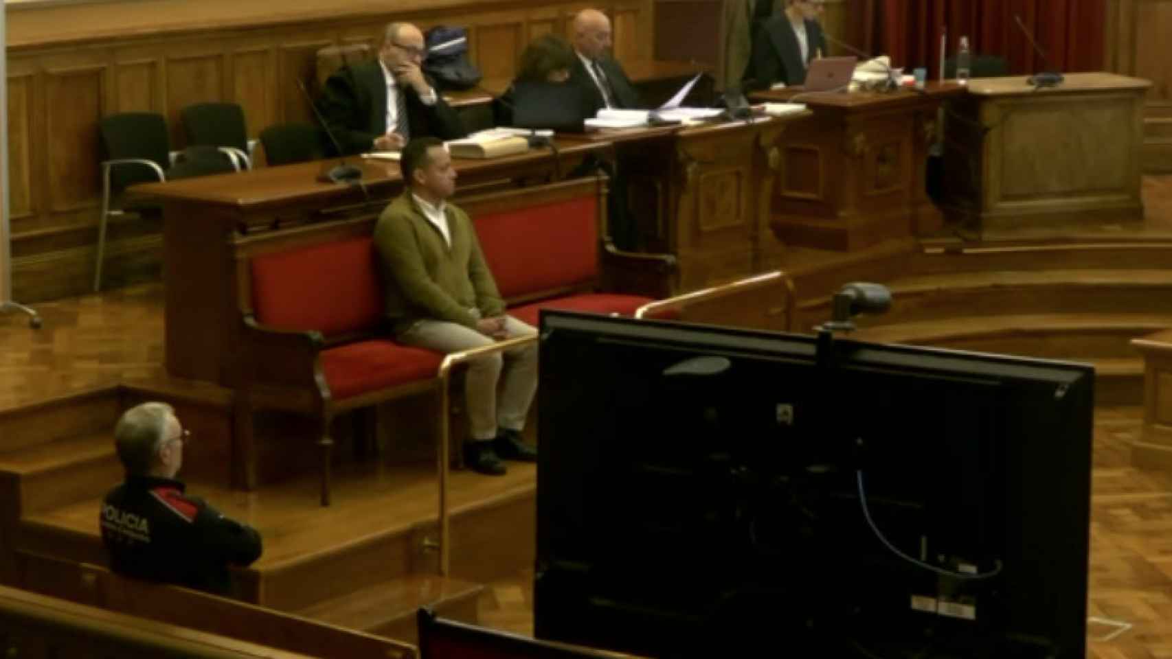 El acusado del crimen del Gaixample, Giovanny B., durante el primer día de juicio