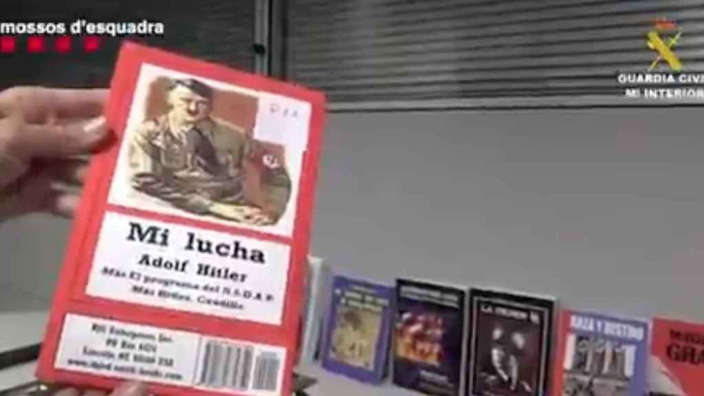 Algunos de los libros hallados en la casa de los dos acusados por supremacismo blanco