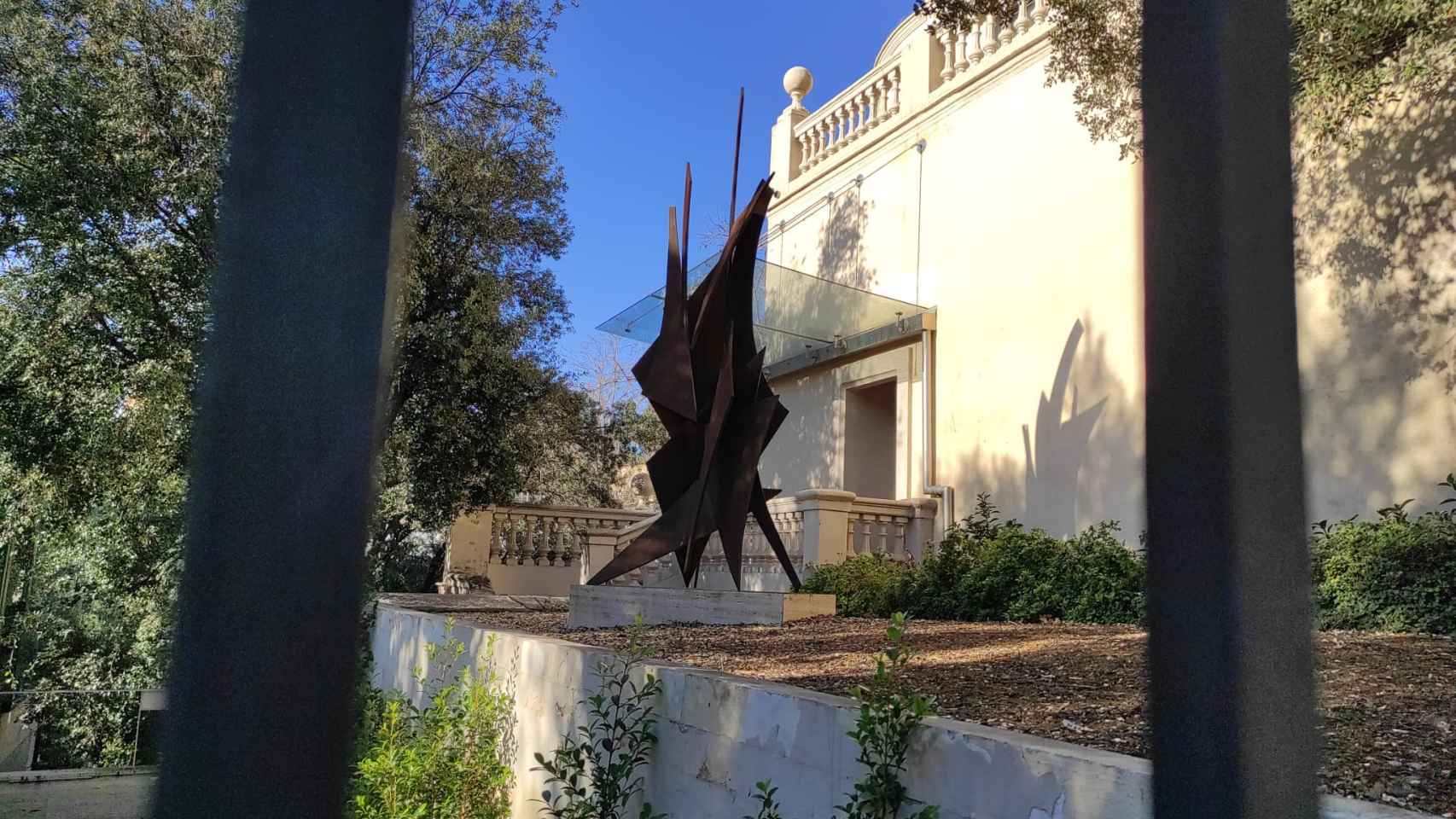 Una escultura en el palacete de Litexco en la zona alta de Barcelona