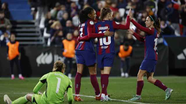 Salma Paralluelo, Graham Hansen y Aitana Bonmatí celebran un gol del Barça en la Supercopa Femenina