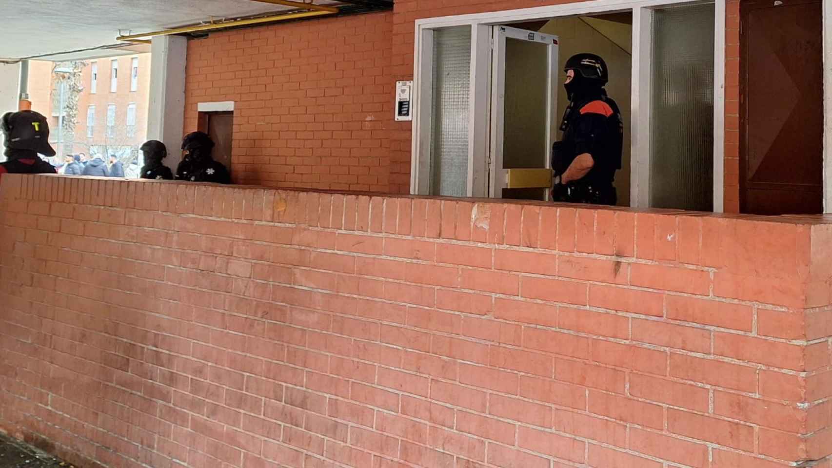 Agentes de Mossos d'Esquadra en el lugar del tiroteo de Reus