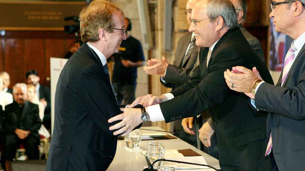 Eduard Bajet, exmagistrado del TSJC, recibiendo la Creu de Sant Jordi en Cataluña