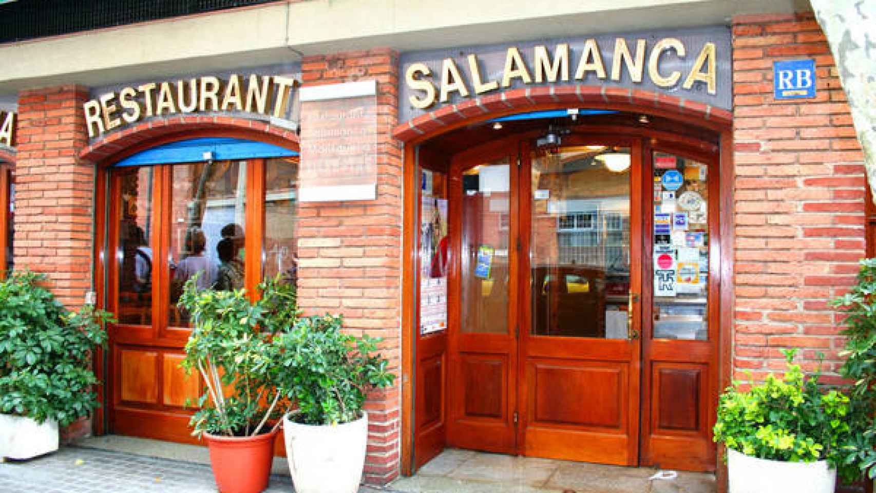 La puerta del icónico Restaurante Salamanca de Barcelona