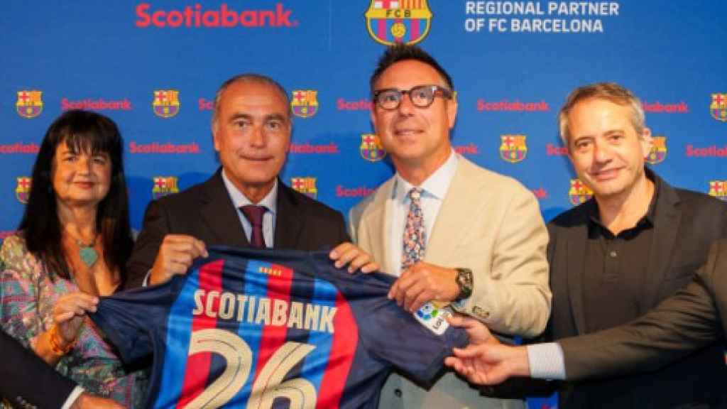 Rafa Yuste y Àngel Riudalbas representan al Barça en la firma del acuerdo con Scotiabank