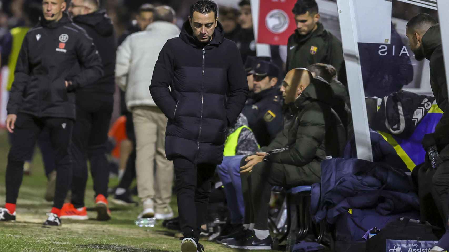 Xavi Hernández, reflexivo durante los octavos de Copa del Rey en Salamanca