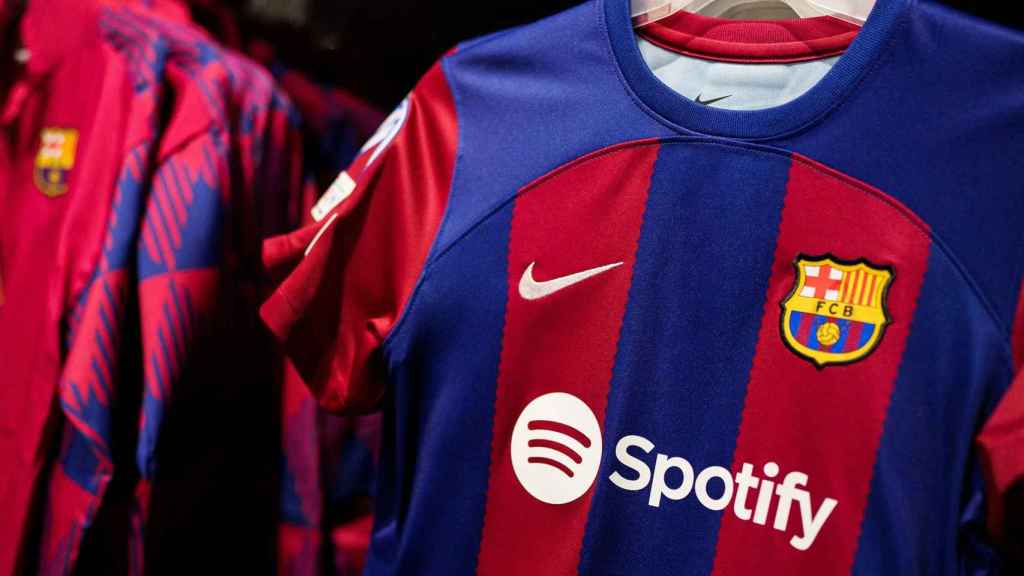 Filtran nuevas imágenes de la sorprendente camiseta del Barça 202425