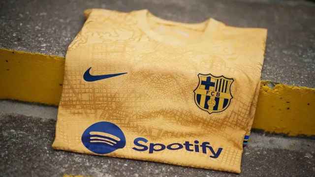 La camiseta del Barça con los logos de Nike y Spotify