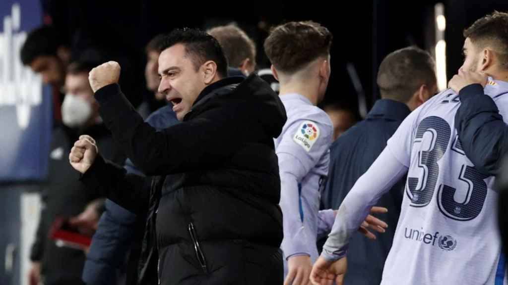 La euforia de Xavi después de un gol del Barça en Pamplona
