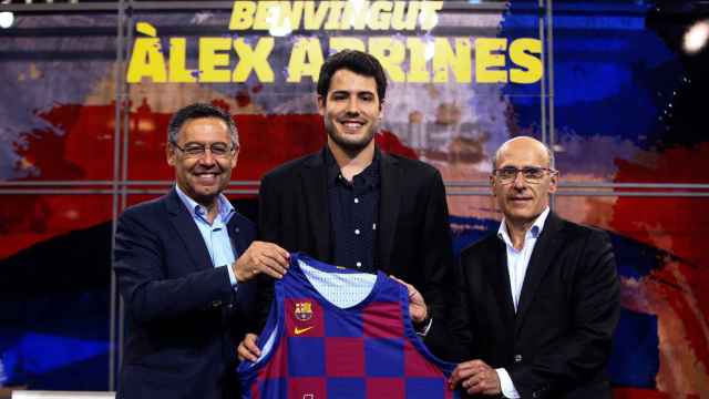 Bartomeu, en la presentación de Abrines con el Barça de basket