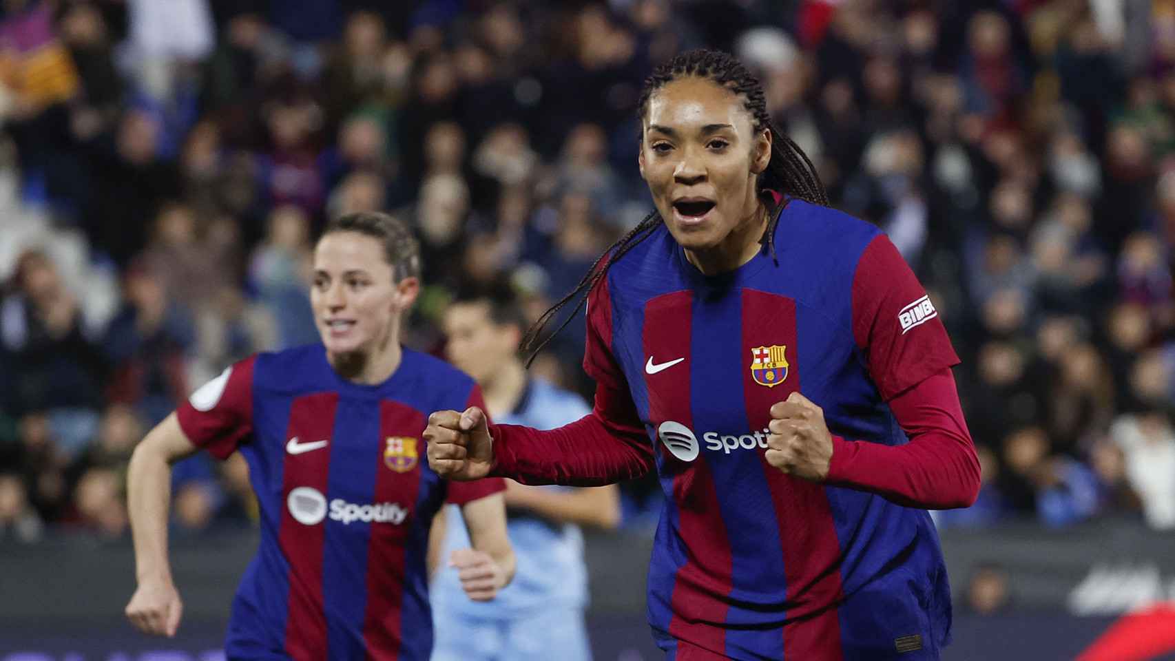 Salma Paralluelo festeja su gol en la final de la Supercopa