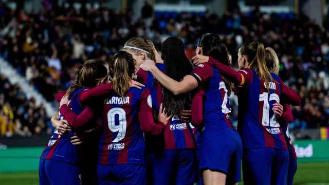 Las jugadoras del Barça Femenino se abrazan tras ganar la Supercopa de España