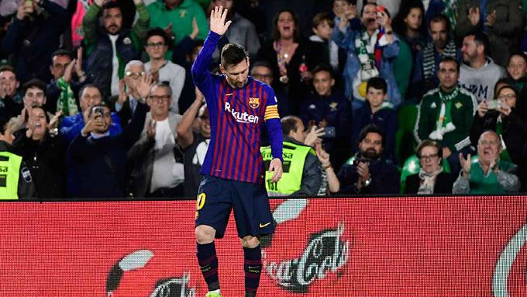Messi agradece los aplausos del Villamarín