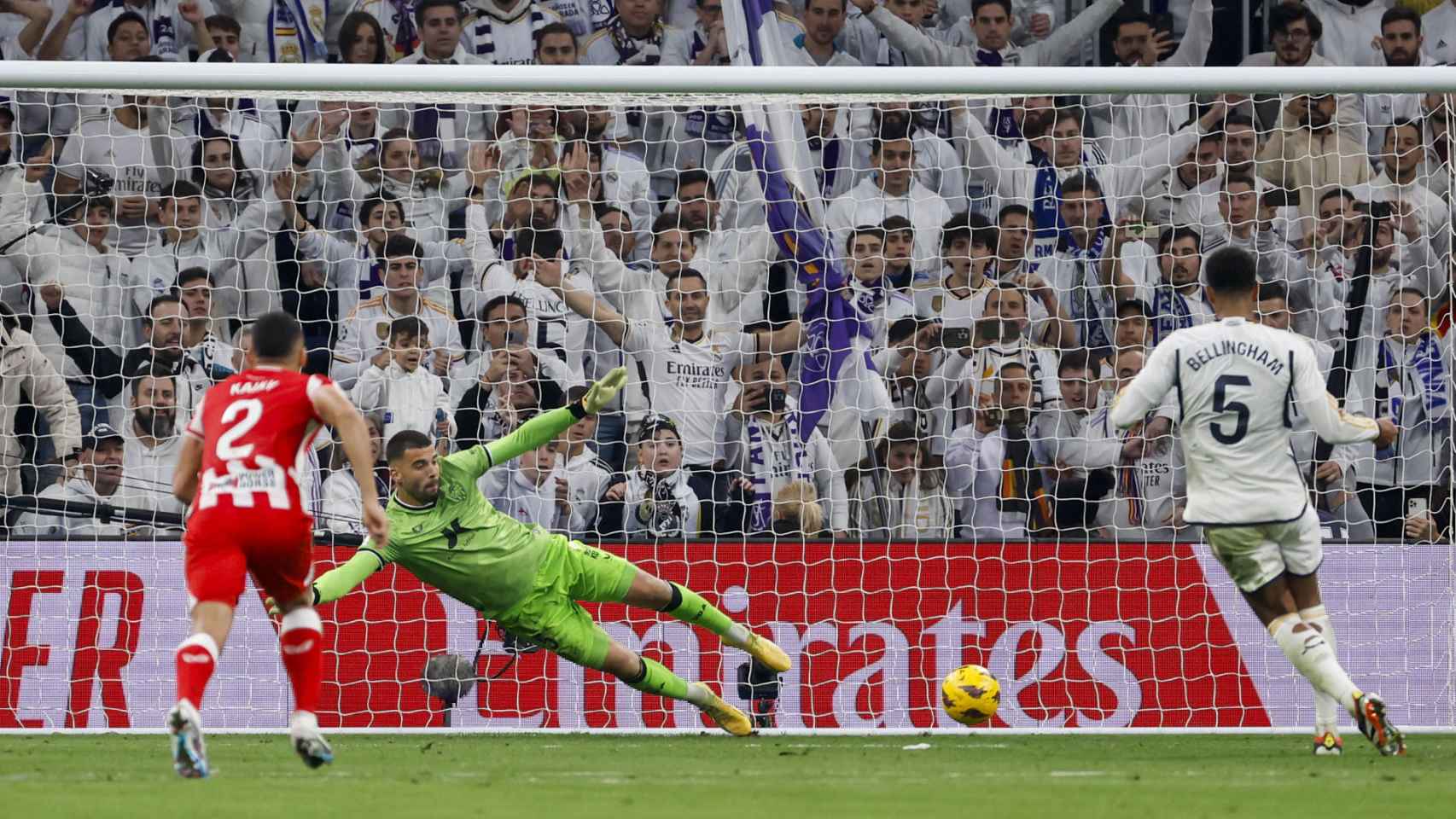 Bellingham marca de penalti en la jugada más polémica del Real Madrid-Almería