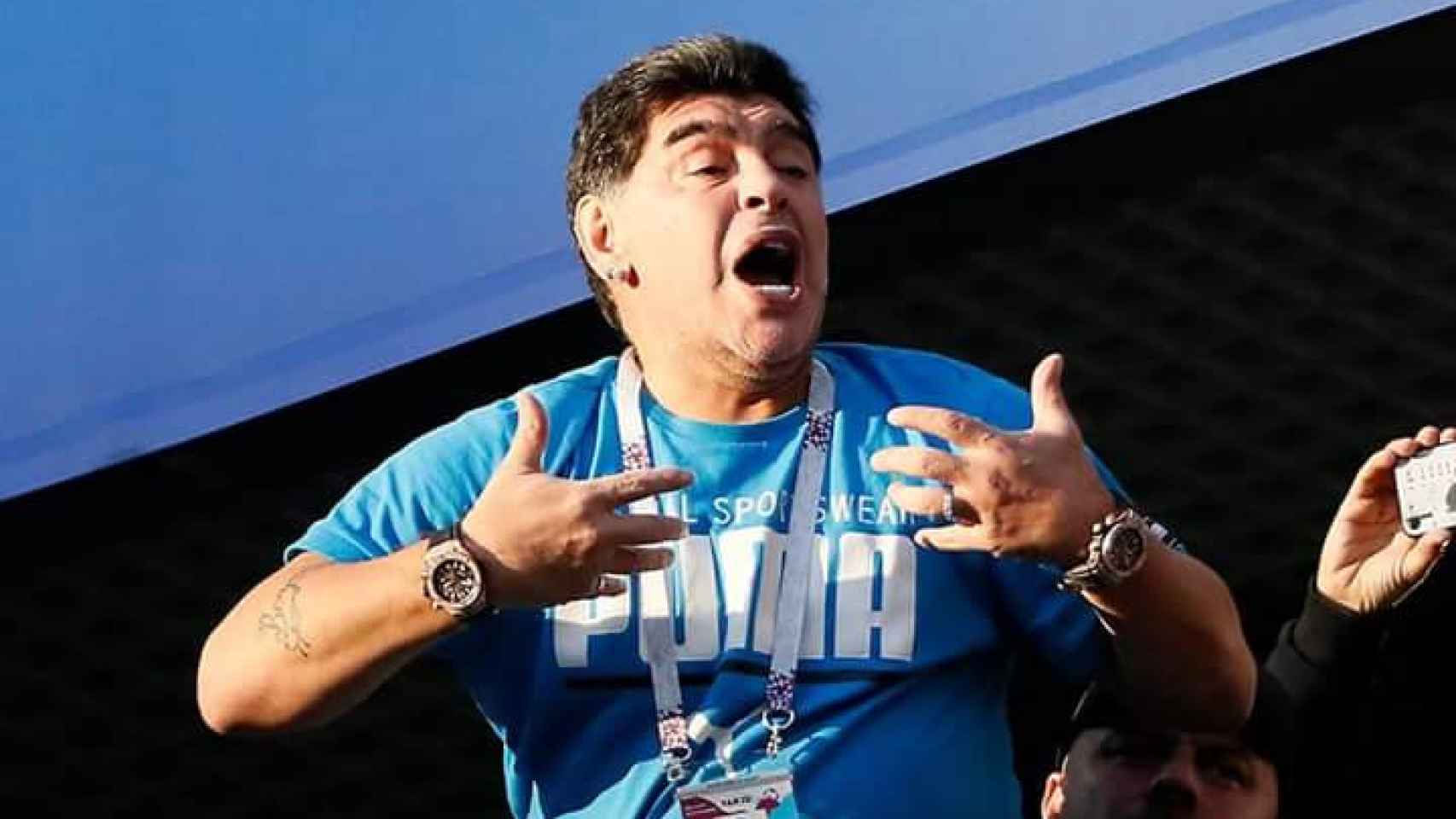 Maradona con una camiseta Puma