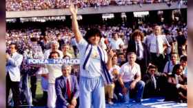 Maradona, con Puma, el día de su presentación como nuevo jugador del Nápoles