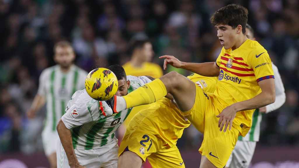 Pau Cubarsí, en su debut en la Liga ante el Betis