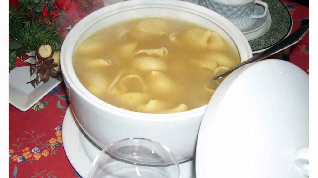 Sopa con el caldo de la escudella