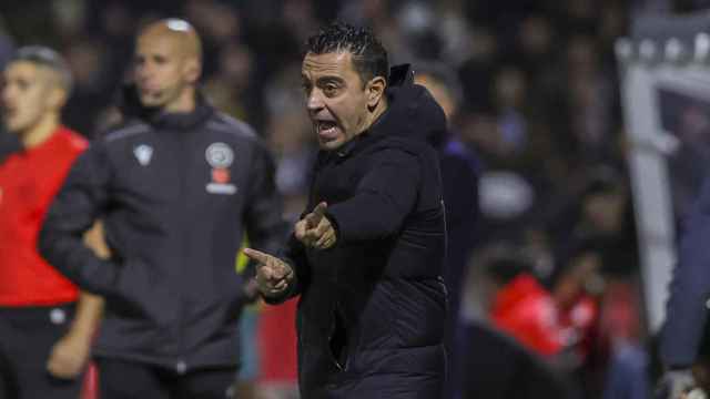 Xavi Hernández grita a sus futbolistas en el partido de Copa contra Unionistas