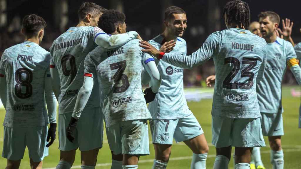 Los jugadores del Barça celebran el gol de Jules Koundé a Unionistas