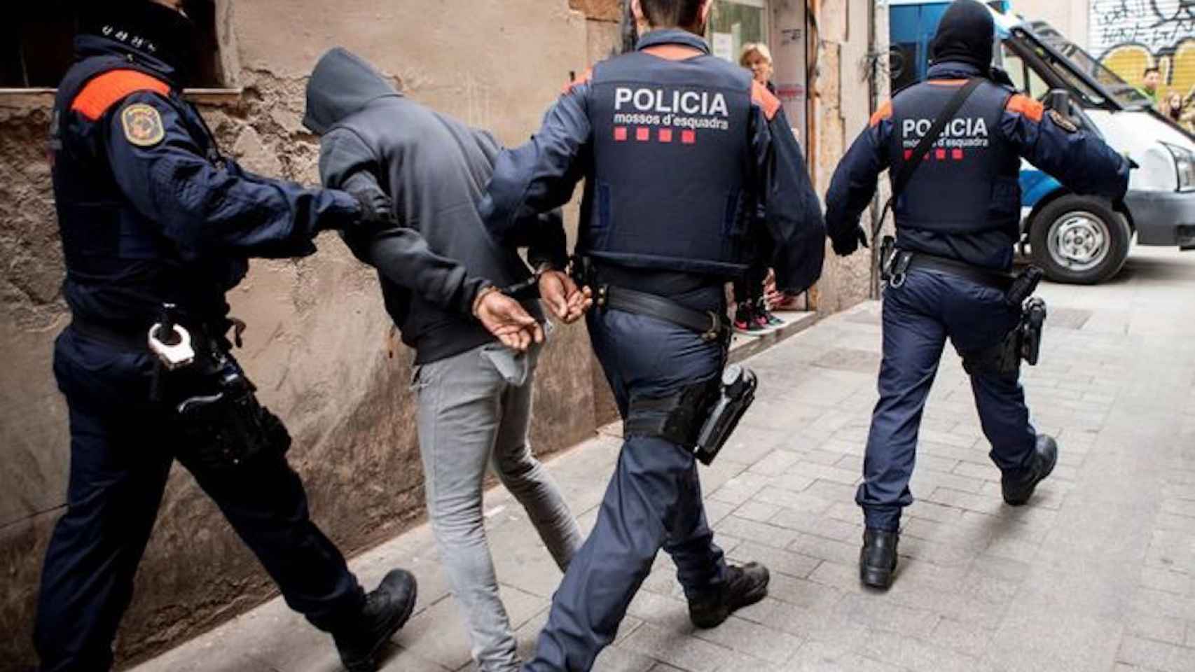 Una detención de un multirreincidente en Ciutat Vella por parte de los Mossos