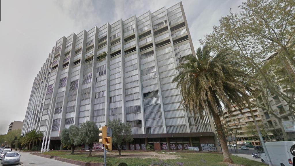 El edificio Estel de Barcelona, con su imagen anterior al abandono