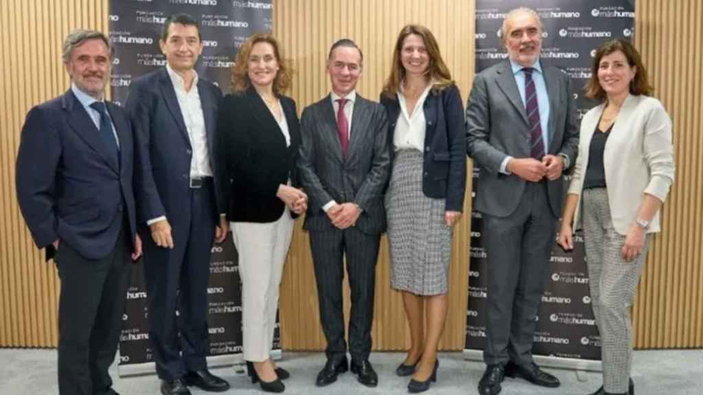 De izquierda a derecha: Tomás Pereda (Fundación máshumano), Rafael Doménech (BBVA Research), Laura González-Molero (APD), Íñigo Sagardoy (Fundación máshumano y Sagardoy Abogados), Ana Argelich (MSD), Plácido Fajardo (Leaderland) y Beatriz Sánchez (Fundación máshumano)