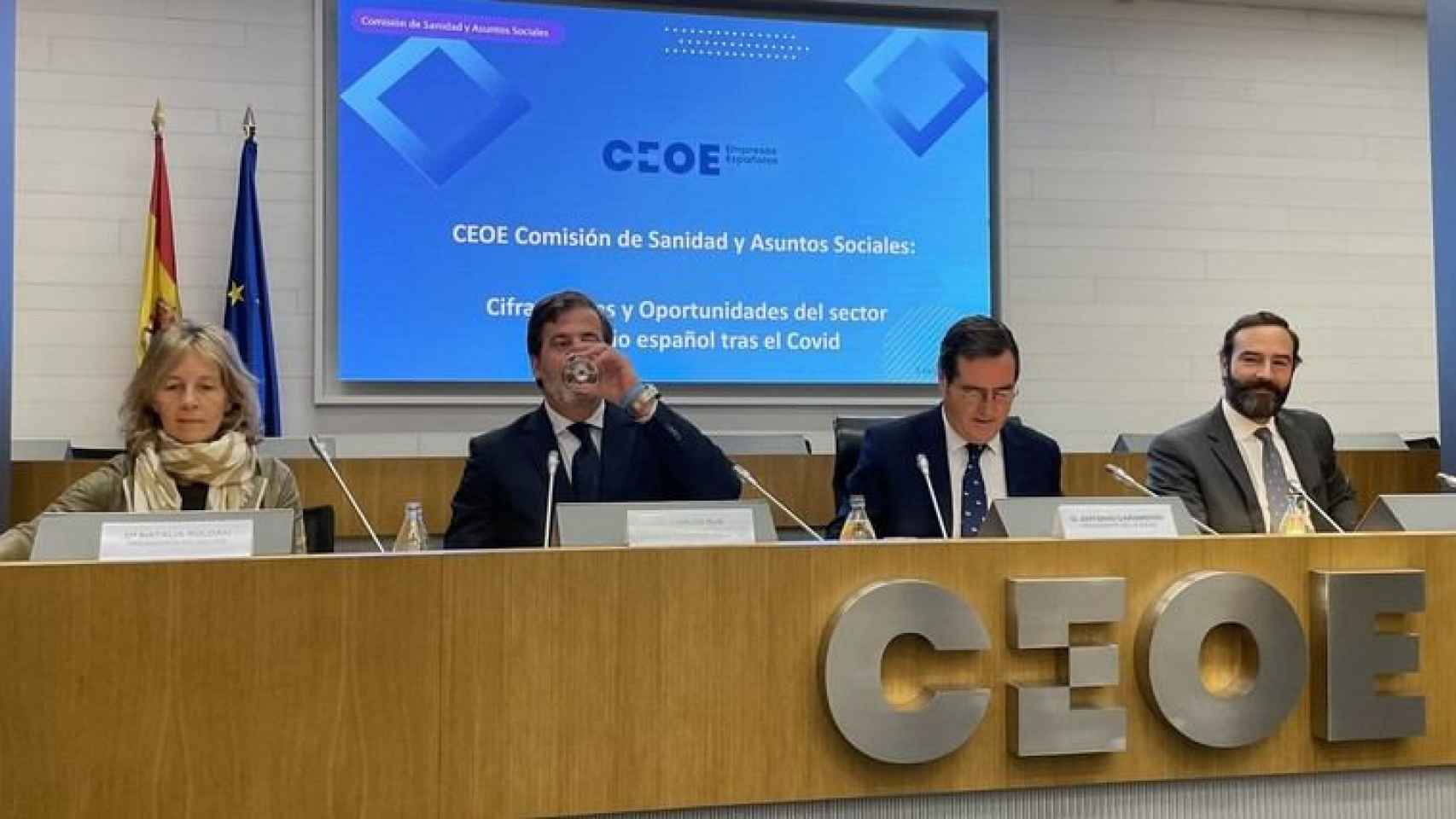 Rueda de prensa de Aestes en la CEOE, con Natalia Roldán (i), presidenta