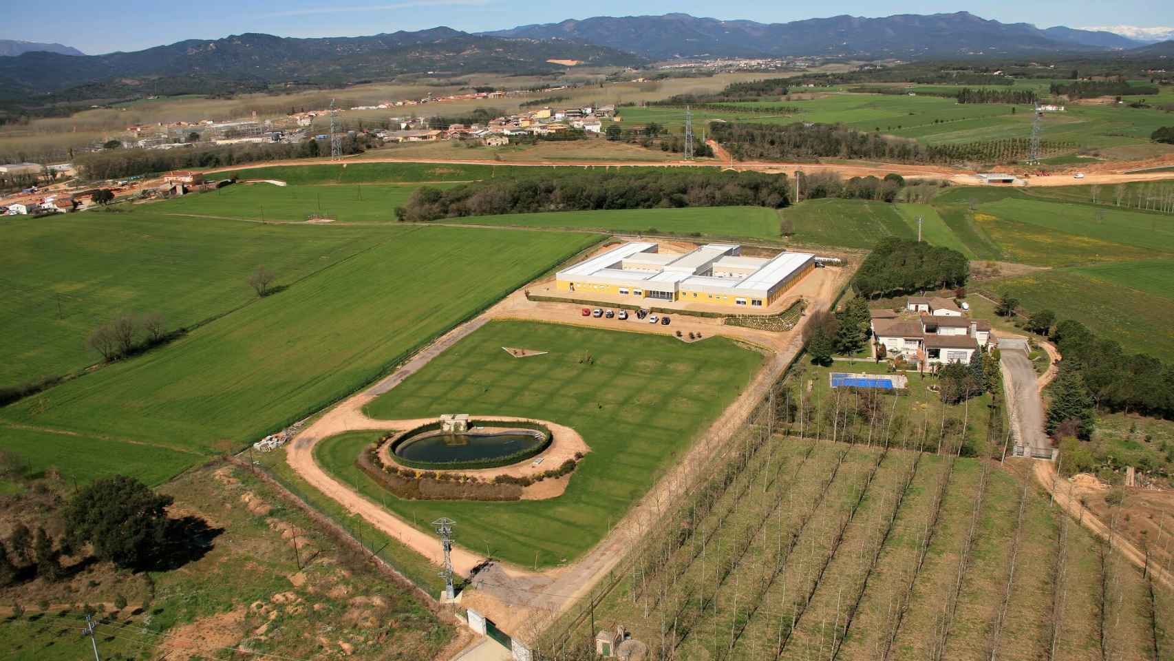 Imagen aérea de la Residencia de Sils (Girona), integrada en Upimir
