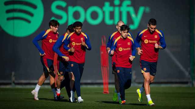 Los futbolistas del Barça se preparan para el encuentro con el Villarreal en Montjuïc