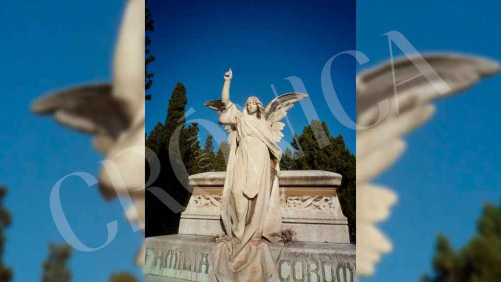 El ángel que corona el sepulcro de la familia Coromina