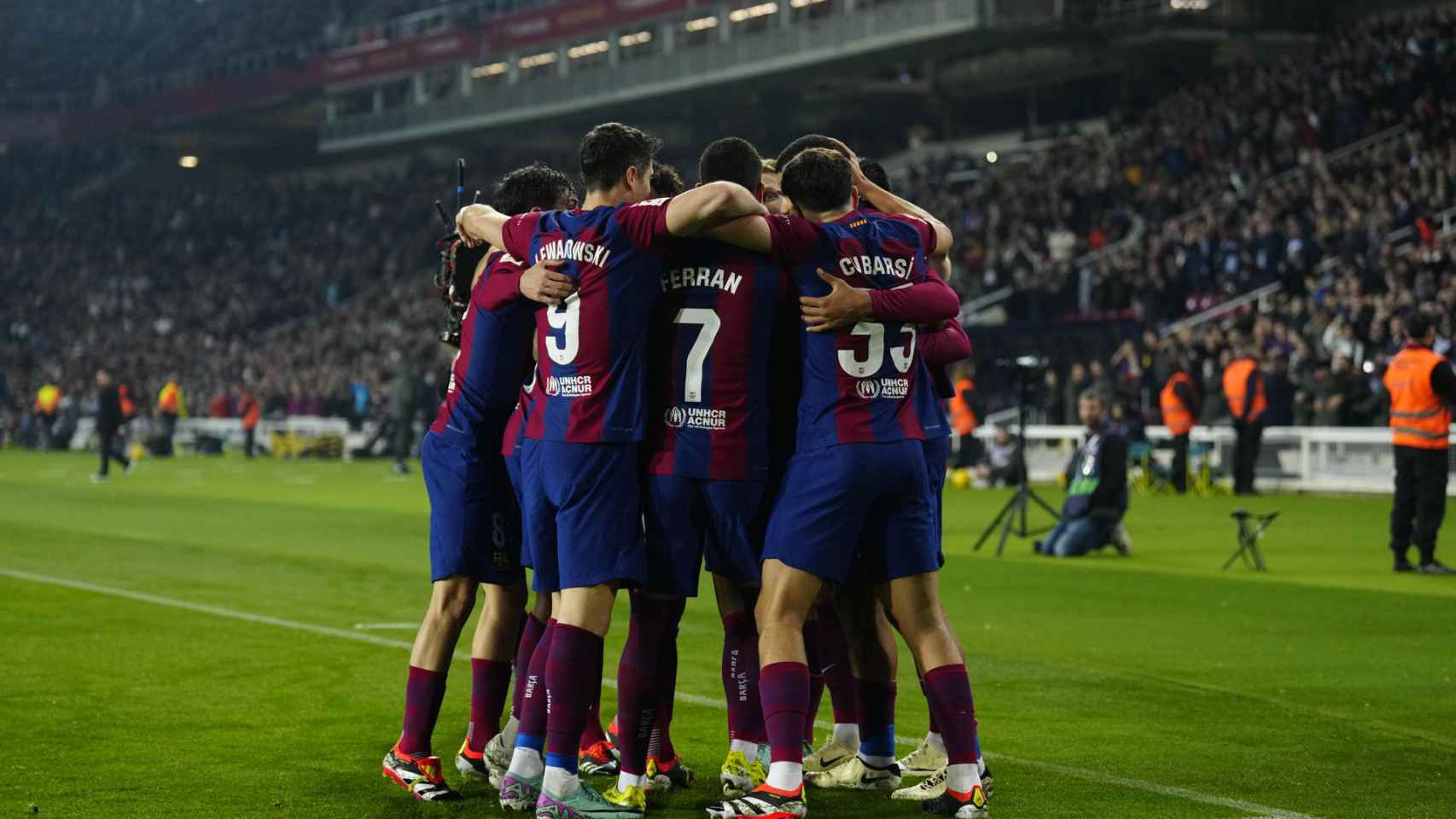 El FC Barcelona, celebrando la remontada contra el Villarreal