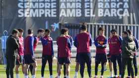 El FC Barcelona, durante una sesión de entrenamiento en la Ciutat Esportiva