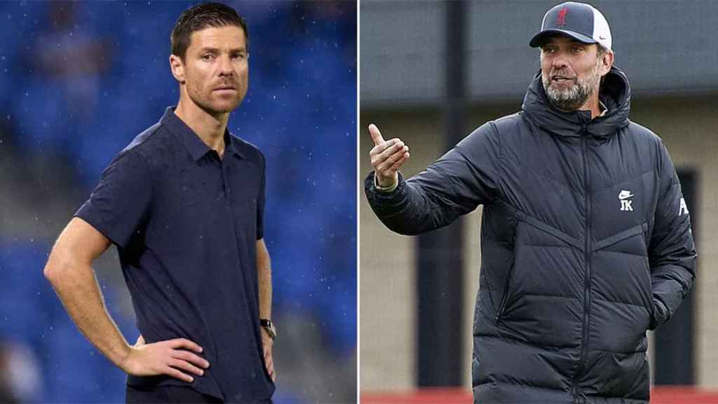 Xabi Alonso y Jurgen Klopp, técnicos de Bayer Leverkusen y Liverpool