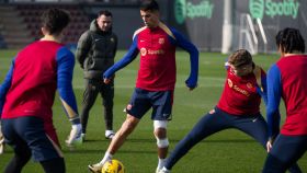 Xavi Hernández dirige un entrenamiento después de anunciar su adiós del Barça