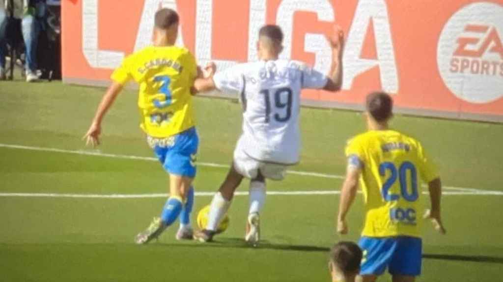 La entrada de Dani Ceballos a Sergi Cardona, objeto de posible penalti en Las Palmas