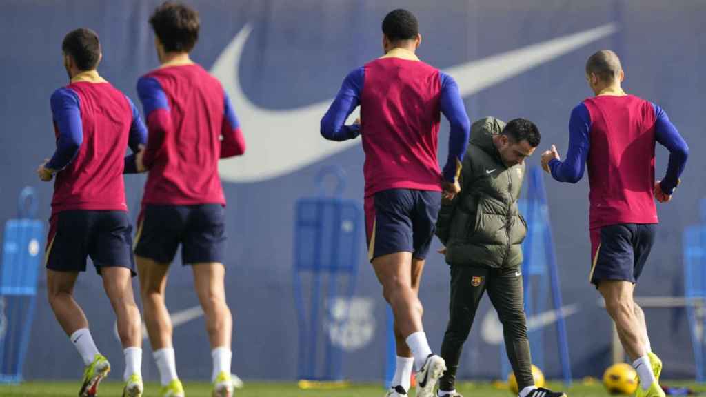 Xavi Hernández, durante el entrenamiento del Barça este martes