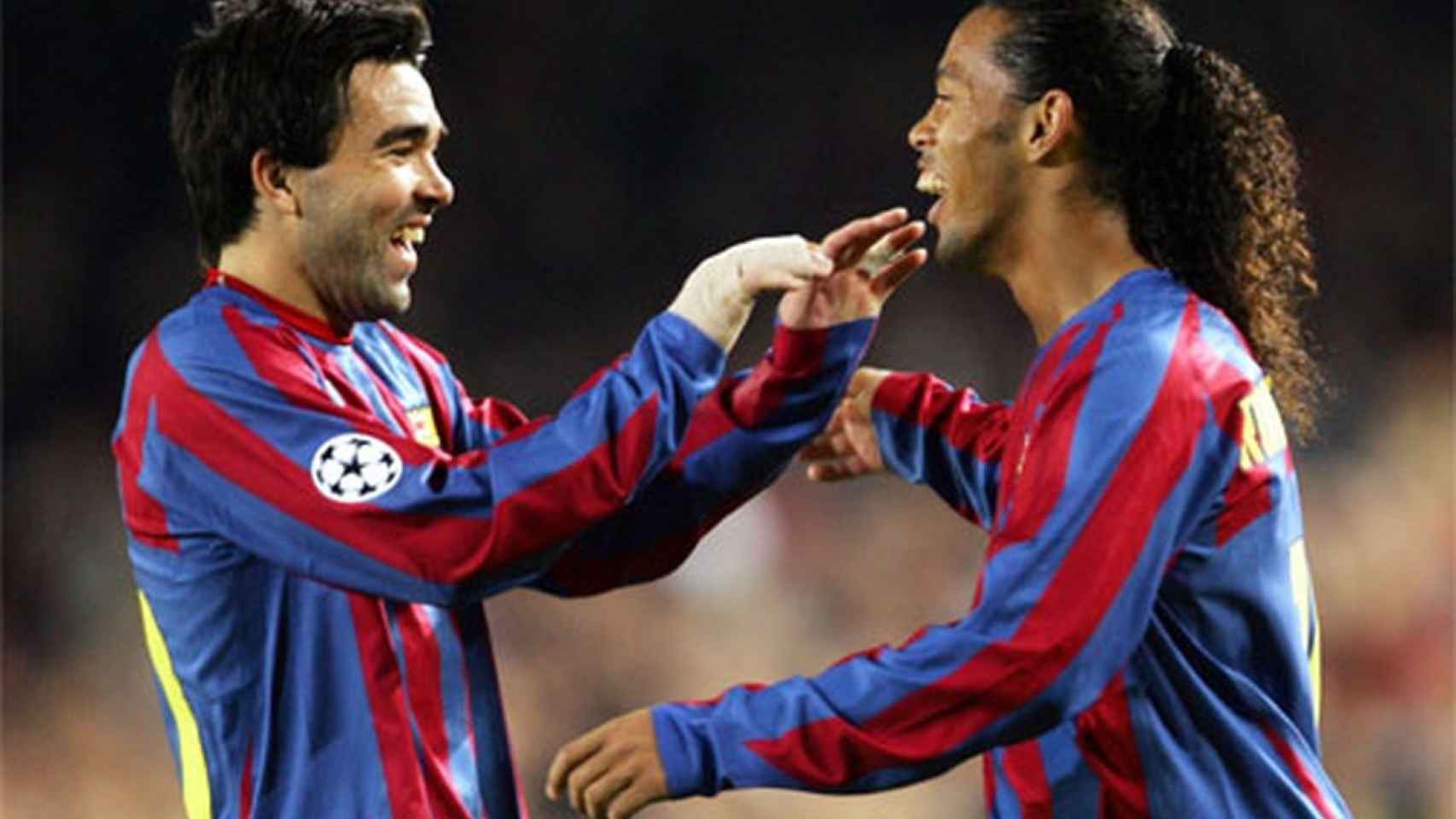 Deco y Ronaldinho festejan un triunfo del Barça
