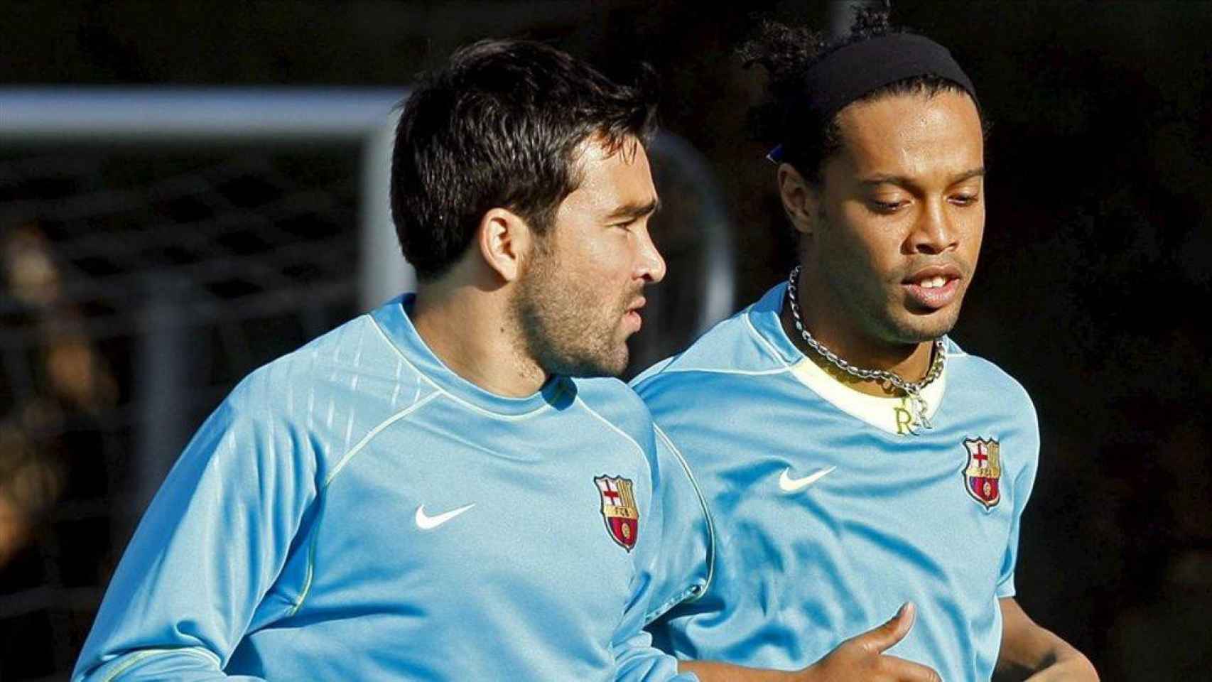 Deco y Ronaldinho, en un entrenamiento con el Barça