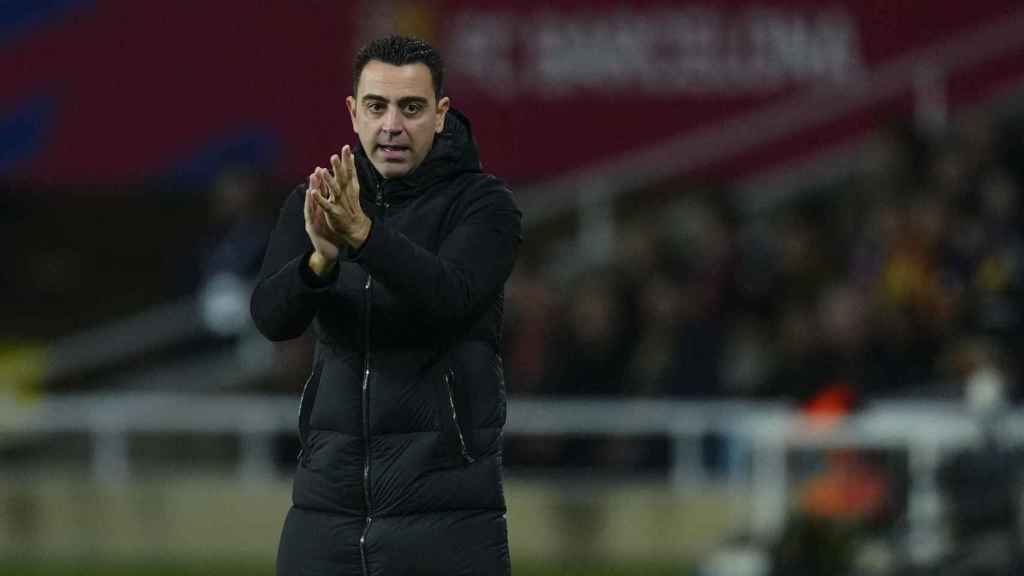 Xavi Hernández anima a sus futbolistas ante Osasuna