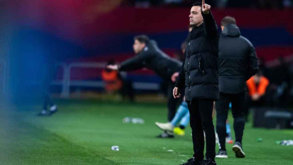 Xavi Hernández, con el semblante serio en el Barça-Osasuna