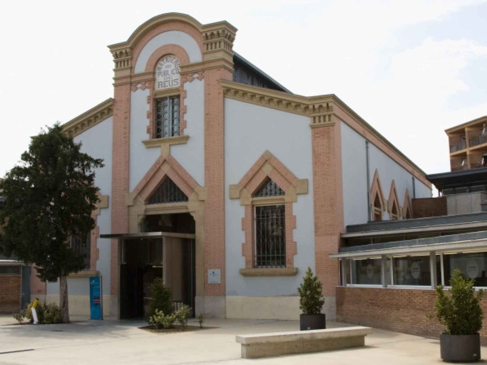 Biblioteca Central Xavier Amorós, antiguo matadero
