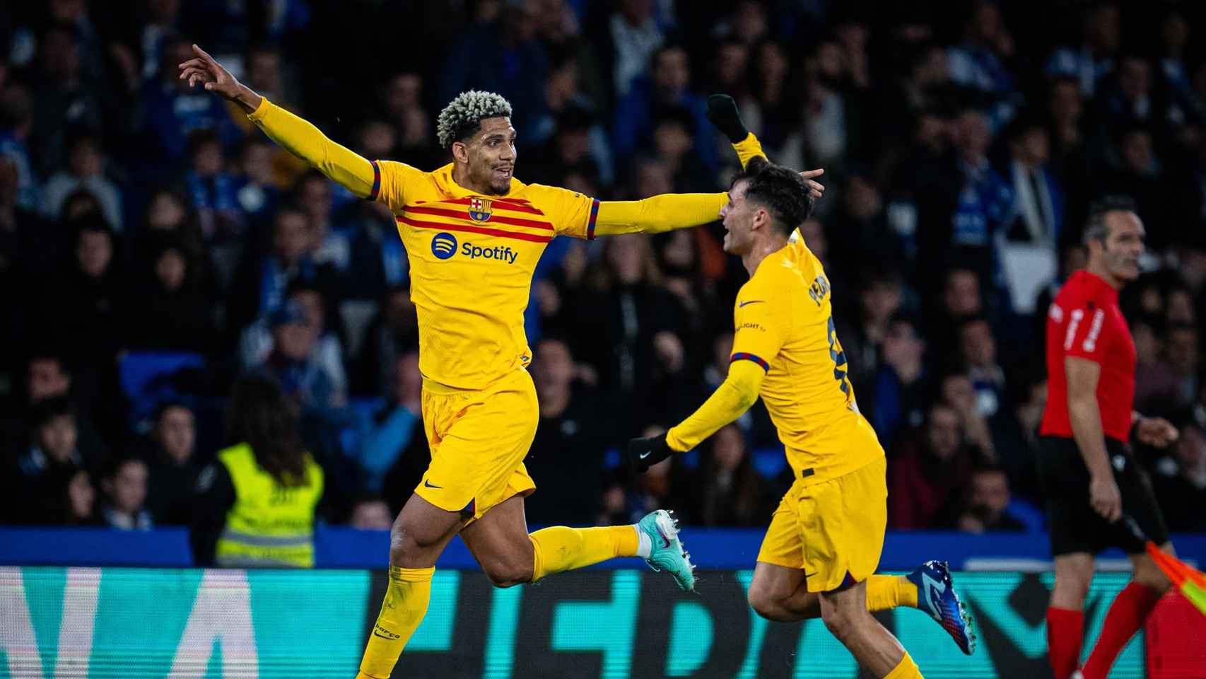 Araujo festeja el gol anotado en la victoria del Barça en Anoeta